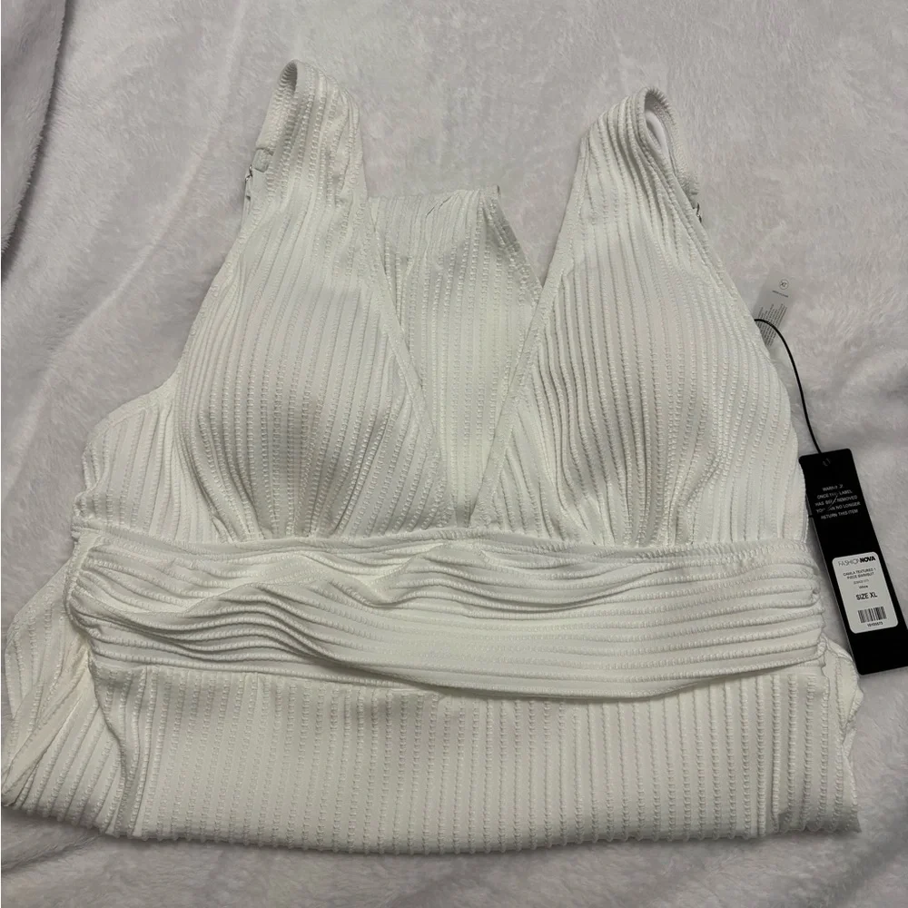 One piece bathing suit - Picture 2 of 4
